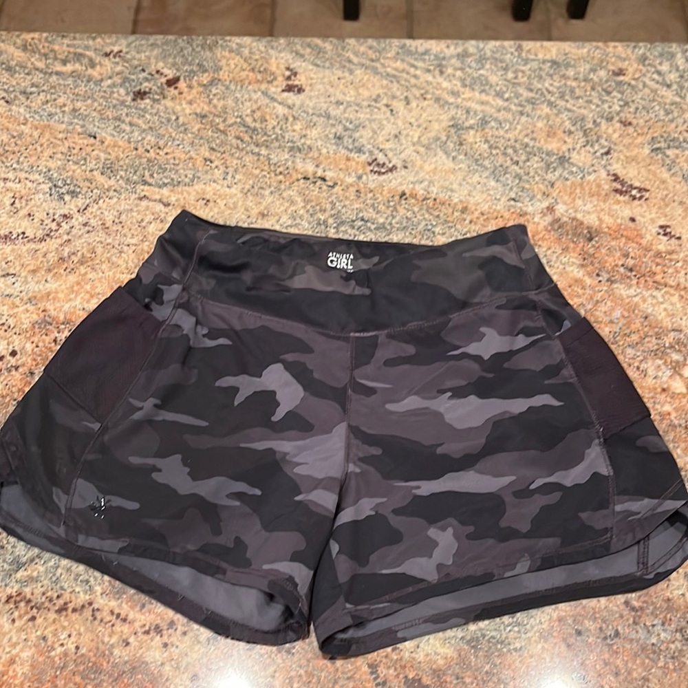 Athleta girls camo shorts size M 8-10
